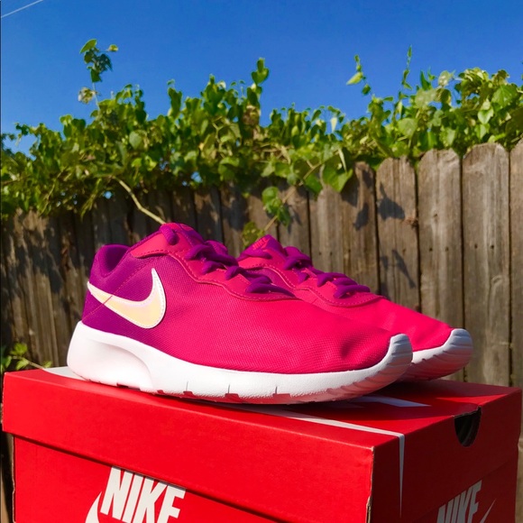 nike tanjun violet